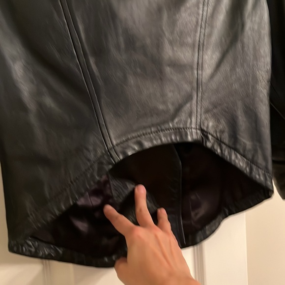 EUC Sz M Bebe black cropped leather sideways zip front ¾ ruched sleeve jacket - Picture 5 of 7